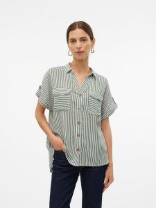 Vero Moda Bluzka w kolorze zielonym rozmiar: M. Zielone bluzki Vero Moda, m, bez wzorów, z wiskozy, klasyczne, bez kołnierzyka, bez ramiączek. Za 79,03 zł.