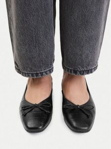 Lasocki Baleriny CEO-RST-ROMI-105 Czarny. Czarne balerinki Lasocki, bez wzorów, ze skóry, bez obcasa, bez zapięcia. Za 179,99 zł.
