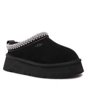 Śniegowce Ugg. Czarne buty zimowe Ugg, bez obcasa, bez zapięcia. Za 599,99 zł.