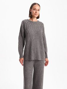 BGN Sweter w kolorze antracytowym rozmiar: 38. Czarne swetry oversize BGN, bez wzorów, ze splotem, bez ramiączek. Za 100,99 zł.