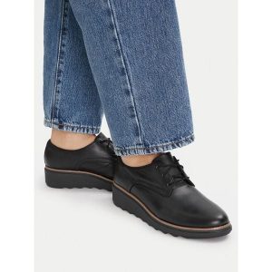 Półbuty Clarks. Czarne czółenka Clarks, bez wzorów, bez obcasa, na koturnie, bez zapięcia. Za 356,99 zł.