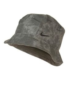 Nike Kapelusz w kolorze khaki rozmiar: M/L. Brązowe kapelusze Nike, bez wzorów, z materiału. Za 136,13 zł.