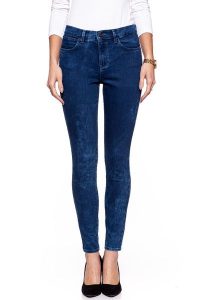 WRANGLER HIGH SKINNY BLUE MARBLE W27H6890M. Niebieskie rurki Wrangler, z denimu. W wyprzedaży za 89,99 zł.