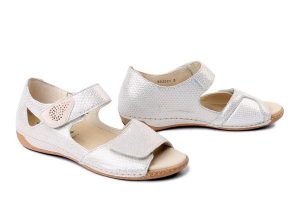 WALDLAUFER 342H80 302 120 Heliett platin gold sabbia, sandały damskie. Żółte sandały Waldlaufer, bez wzorów, bez obcasa, bez zapięcia. Za 449,90 zł.