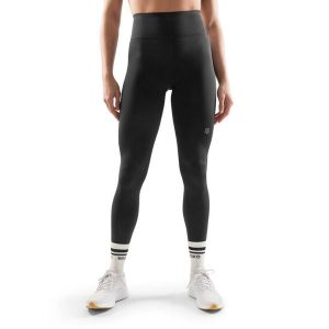 Damskie legginsy treningowe Fitness Siroko Combat. Czarne legginsy SIROKO, bez wzorów, z materiału, z podwyższonym stanem, długie. Za 127,00 zł.