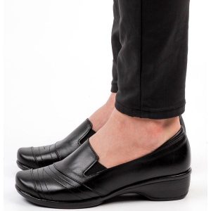 Czarne skórzane Polskie półbuty damskie Gregors 421. Czarne półbuty Gregors, na wiosnę, bez wzorów, z jeansu, bez obcasa, na koturnie, bez zapięcia. Za 349,00 zł.