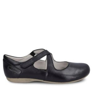 Półbuty Josef Seibel. Czarne półbuty Josef Seibel, bez wzorów, bez obcasa, na płaskiej podeszwie, bez zapięcia. Za 269,99 zł.