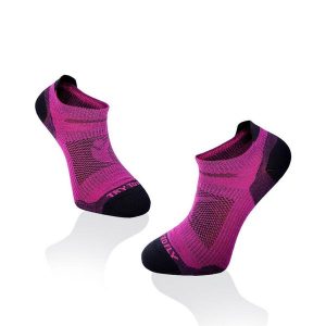 Krótkie skarpetki do turystyki górskiej Fuksja. Czerwone skarpetki TRY TO FLY, bez wzorów. W wyprzedaży za 61,18 zł.