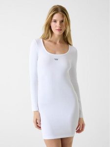 Guess Jeans Sukienka 179918 Biały Classic Fit. Białe kombinezony Guess Jeans, xl, z aplikacjami, z jeansu, bez kołnierzyka, bez ramiączek. Za 349,00 zł.