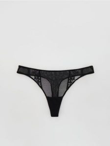 Majtki stringi z haftem - czarny. Czarne stringi Reserved, bez wzorów. Za 39,99 zł.