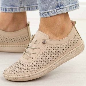 Beżowe ażurowane skórzane półbuty damskie T.Sokolski 2023-1. Brązowe półbuty Sokolski, na jesień, bez wzorów, z jeansu, z okrągłym noskiem, bez obcasa, na płaskiej podeszwie, bez zapięcia. Za 249,00 zł.