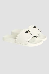 KARL LAGERFELD Białe damskie klapki KONDO 2.0 Karl NFT. Białe klapki KARL LAGERFELD, bez wzorów, bez obcasa. W wyprzedaży za 309,99 zł.