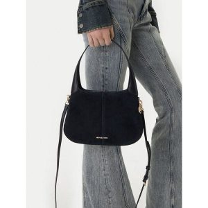 Torebka MICHAEL Michael Kors. Czarne torebki klasyczne MICHAEL Michael Kors, bez wzorów, bez dodatków. Za 637,99 zł.