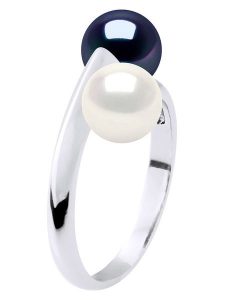 ATELIERS SAINT GERMAIN Srebrny pierścionek z perłami rozmiar: onesize. Białe pierścionki ATELIERS SAINT GERMAIN, z perłą, srebrne. Za 339,99 zł.