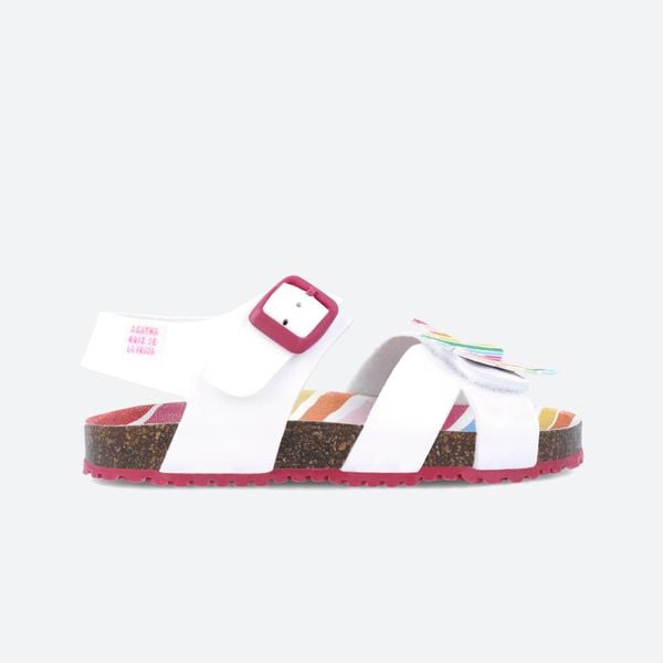 Sandały AGATHA RUIZ DE LA PRADA 242938A Biały. Białe sandały Agatha Ruiz de la Prada, bez wzorów, z syntetyku, bez obcasa, bez zapięcia. Za 189,17 zł.