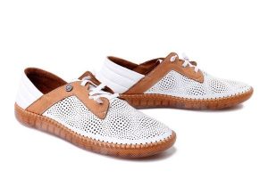 MANITU 840074-21 cognac, półbuty damskie. Białe półbuty Manitu, na lato, bez wzorów, ze skóry, bez obcasa, bez zapięcia. Za 254,92 zł.