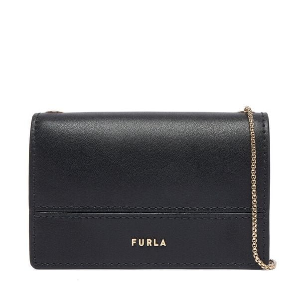 Torebka Furla. Czarne torebki klasyczne Furla, bez wzorów, bez dodatków. Za 584,99 zł.