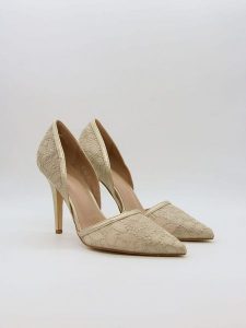 Bellucci Czółenka w kolorze złotym rozmiar: 40. Żółte czółenka Bellucci, bez wzorów, bez obcasa, na szpilce, bez zapięcia. Za 117,99 zł.