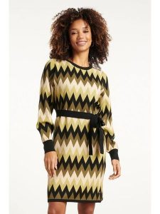 Smashed Lemon Sukienka dzianinowa w kolorze oliwkowo-zielonym rozmiar: XXL. Brązowe sukienki Smashed Lemon, na co dzień, xxl, bez wzorów, z dzianiny, bez kołnierzyka, bez ramiączek, midi, proste. Za 143,99 zł.