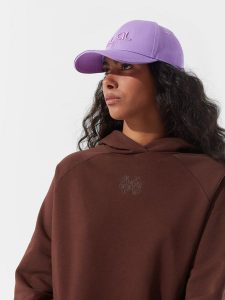 4F Czapka z daszkiem damska 4F x Anna Lewandowska Uniwersalny. Fioletowe czapki 4f, bez wzorów, z bawełny, sportowe. W wyprzedaży za 49,99 zł.