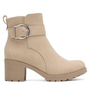 Botki Clara Barson. Brązowe botki Clara Barson, bez wzorów, bez obcasa, na słupku, bez zapięcia. Za 159,99 zł.