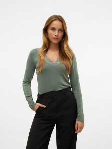 Vero Moda Koszulka w kolorze khaki rozmiar: M. Brązowe bluzki Vero Moda, m, bez wzorów, z koronki, bez kołnierzyka, bez ramiączek. Za 70,24 zł.