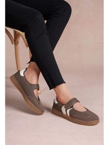 Foreverfolie Slippersy w kolorze brązowym rozmiar: 38. Brązowe balerinki Foreverfolie, bez wzorów, bez obcasa, bez zapięcia. Za 90,95 zł.