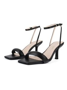 Loft37 Skórzane sandały "Hypnotic" w kolorze czarnym rozmiar: 37. Czarne sandały Loft37, bez wzorów, z otwartym noskiem, bez obcasa, na koturnie, bez zapięcia. Za 237,17 zł.