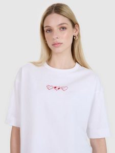 4F T-shirt oversize z nadrukiem damski - biały XXL. Białe t-shirty 4f, xs, bez wzorów, z bawełny, bez kołnierzyka, bez ramiączek. Za 29,99 zł.