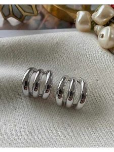 Luseera Pozłacane kolczyki-półkreole rozmiar: onesize. Szare kolczyki Luseera, pozłacane. Za 34,99 zł.