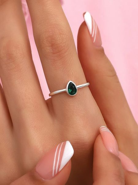 Lodie Silver Srebrny pierścionek z cyrkonią rozmiar: onesize. Szare pierścionki Lodie Silver, z cyrkonią, srebrne. Za 109,52 zł.