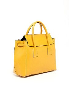 Victor & Hugo Paris Skórzana torebka "Janeu" w kolorze żółtym - 36 x 35 x 24 cm rozmiar: onesize. Żółte torebki klasyczne Victor & Hugo Paris, bez wzorów, z materiału, przez ramię, bez dodatków. Za 382,99 zł.