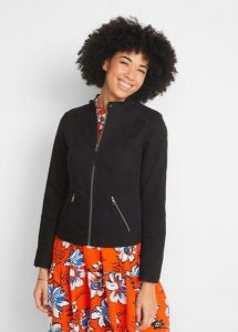 Kurtka z bawełnianego diagonalu, z elastycznymi wstawkami po bokach. Czarne kurtki bonprix, bez wzorów, z bawełny, bez kaptura. Za 249,99 zł.