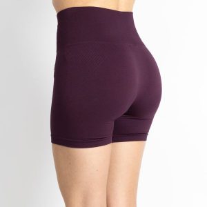 Szorty sportowe damskie Xtreme Sportswear. Fioletowe spodenki sportowe XTREME SOCKSWEAR, bez wzorów, z elastanu, na fitness i siłownię. Za 133,99 zł.