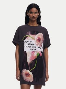 Desigual Sukienka codzienna Berlin 25SWVK20 Szary Regular Fit. Szare sukienki Desigual, na co dzień, xl, bez wzorów, z bawełny, bez kołnierzyka, bez ramiączek, proste. Za 269,99 zł.