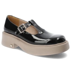 Czarne Półbuty Karino Eleganckie Skórzane Buty. Czarne półbuty Karino, z aplikacjami, ze skóry, bez obcasa, bez zapięcia. Za 356,99 zł.