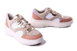 GEOX D55NHB 08522 C1Z8Z white/rose, półbuty damskie. Białe półbuty Geox, bez wzorów, bez obcasa, bez zapięcia. Za 461,30 zł.