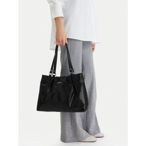 Torebka Lasocki. Czarne shopper bag Lasocki, bez wzorów, bez dodatków. Za 199,99 zł.