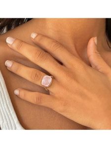 OR Carats Złoty pierścionek z kamieniem szlachetnym rozmiar: 56. Różowe pierścionki OR Carats, z kwarcem, złote. Za 869,99 zł.