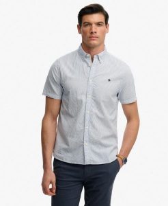 Superdry Classic Seersucker koszula krótki rękaw – 100% bawełna organiczna. Białe koszule Superdry, s, bez wzorów, z bawełny, bez kołnierzyka, bez ramiączek. Za 301,95 zł.