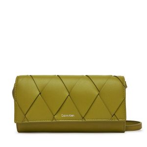 Torebka Calvin Klein. Zielone listonoszki Calvin Klein, bez wzorów, bez dodatków. Za 239,99 zł.