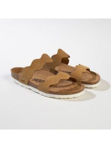 BACKSUN Skórzane klapki "Sechura" w kolorze jasnobrązowym rozmiar: 42. Brązowe klapki Backsun, bez wzorów, ze skóry, z otwartym noskiem, bez obcasa. Za 130,50 zł.