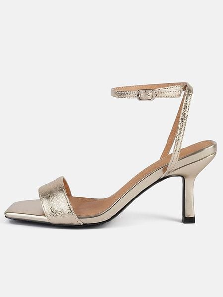 Loft37 Skórzane sandały "Goldeneye" w kolorze złotym rozmiar: 39. Żółte sandały Loft37, bez wzorów, z otwartym noskiem, bez obcasa, na koturnie, bez zapięcia. Za 295,99 zł.