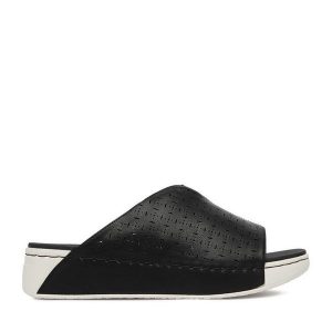 Klapki Go Soft. Czarne klapki Go Soft, bez wzorów, bez obcasa. Za 119,99 zł.