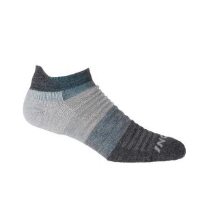 Skarpety merino Inov-8 Merino Low Sock. Zielone skarpetki Inov-8, bez wzorów. Za 50,99 zł.
