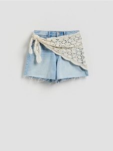 Szorty z chustą - niebieski. Niebieskie apaszki i chusty Reserved, bez wzorów, z bawełny. Za 129,99 zł.