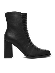 DeeZee Botki 7366 5-BLACK PU Czarny. Czarne botki DeeZee, bez wzorów, z materiału, bez obcasa, na słupku, bez zapięcia. Za 249,99 zł.