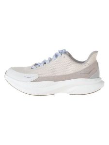 HOKA ONE ONE Buty "Mach 6 Reformation" w kolorze beżowym do biegania rozmiar: 38. Brązowe buty sportowe Hoka One One, bez wzorów, z materiału, bez zapięcia, do biegania. Za 434,85 zł.