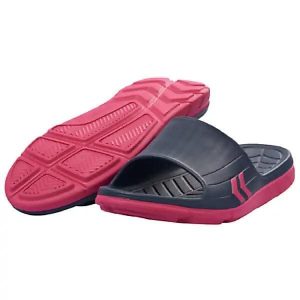 Klapki damskie sportowe na basen JENSEN SANDAL. Niebieskie klapki Hummel, bez wzorów, bez obcasa. Za 109,00 zł.