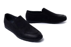 WOJTYŁKO 7W24430C czarny, półbuty damskie. Czarne półbuty Wojtyłko, bez wzorów, bez obcasa, bez zapięcia. Za 144,90 zł.